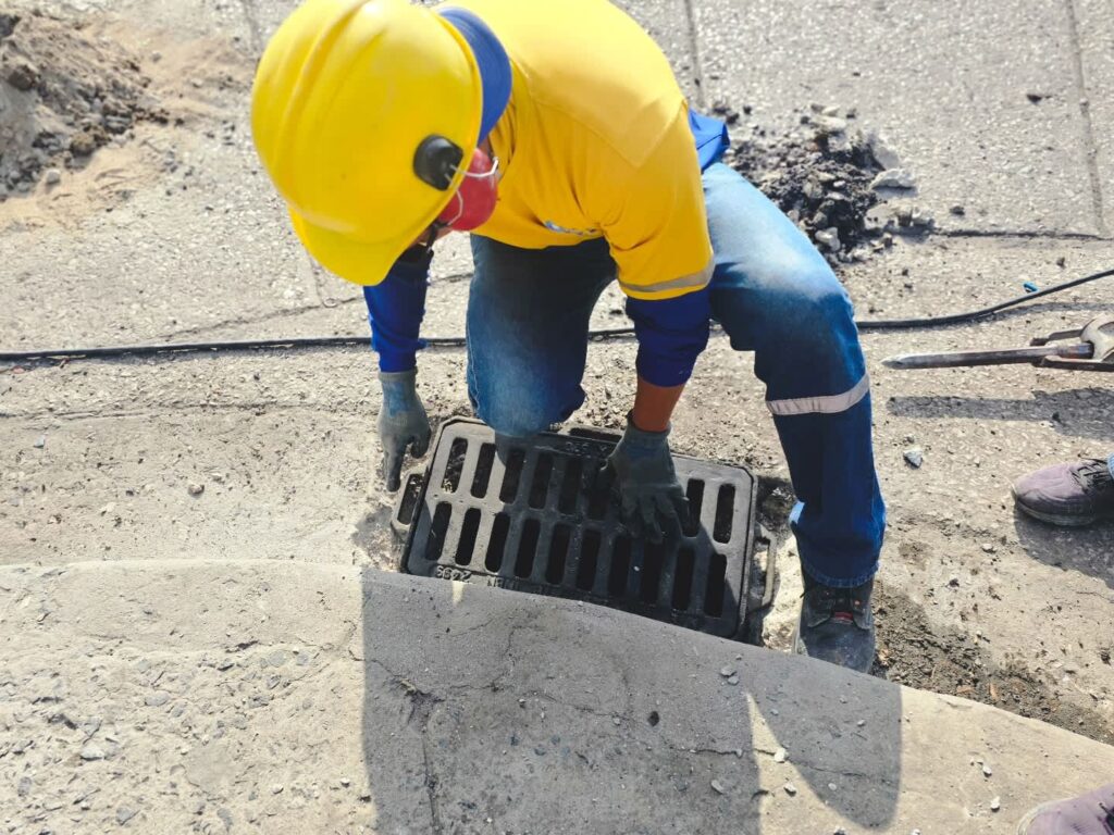 Avance de la obra de alcantarillado en la parroquia Las Acacias